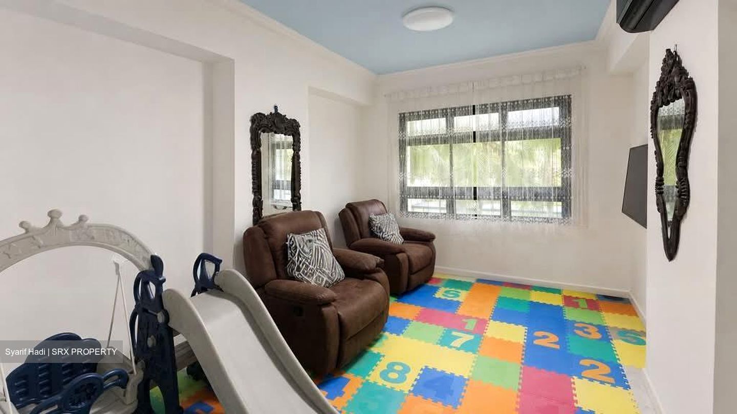 Blk 242 Pasir Ris Street 21 (Pasir Ris), HDB Executive #595616021